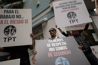 Radnici na dokovima prosvjeduju protiv dolaska kruzera zaraženog hantavirusom u Santa Cruz de Tenerife u petak